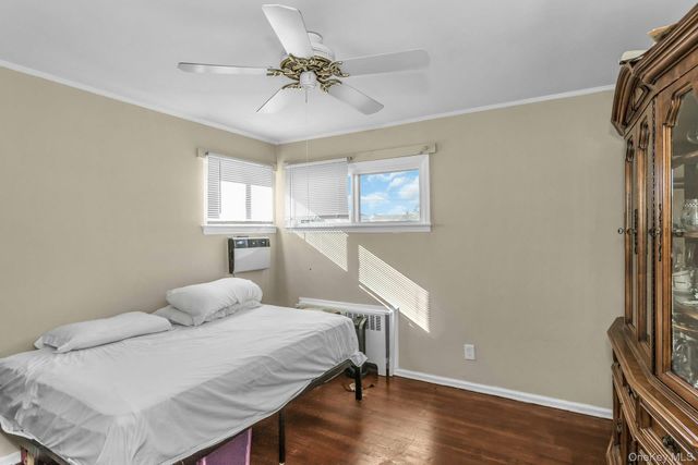 17 Linwood Place, Massapequa Park, NY 11762