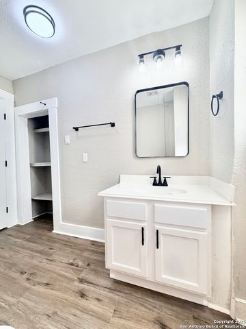 1327 Bailey, San Antonio, TX 78210