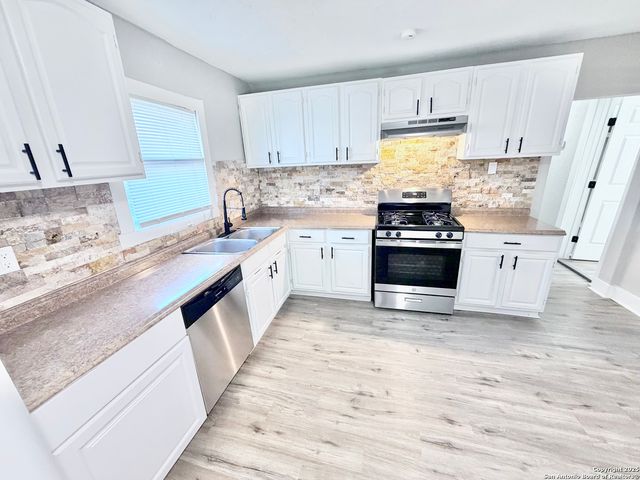 1327 Bailey, San Antonio, TX 78210