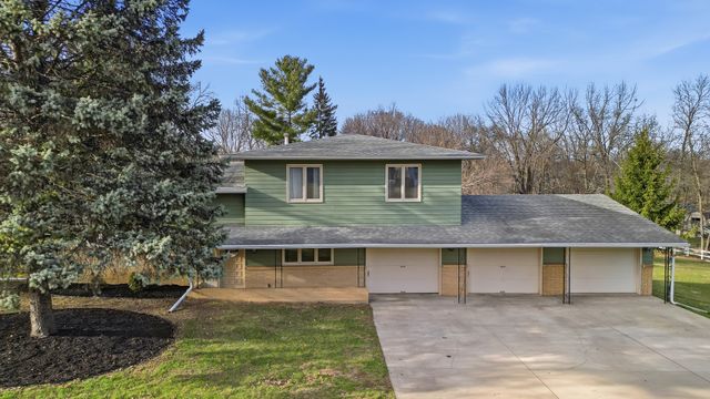 702 Highcrest Road, Dixon, IL 61021