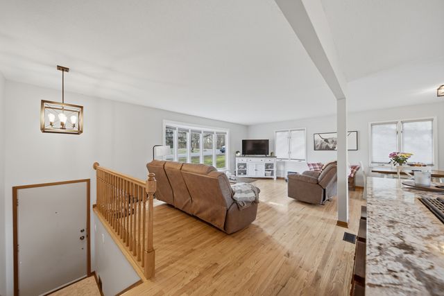 702 Highcrest Road, Dixon, IL 61021