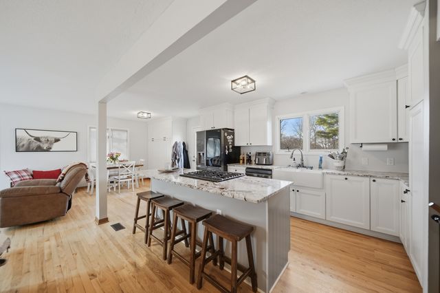 702 Highcrest Road, Dixon, IL 61021