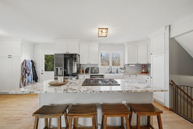 702 Highcrest Road, Dixon, IL 61021