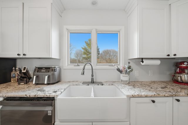 702 Highcrest Road, Dixon, IL 61021