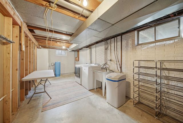 702 Highcrest Road, Dixon, IL 61021