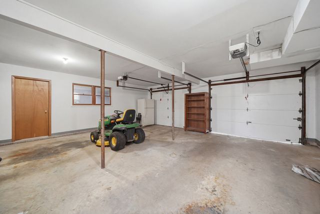 702 Highcrest Road, Dixon, IL 61021