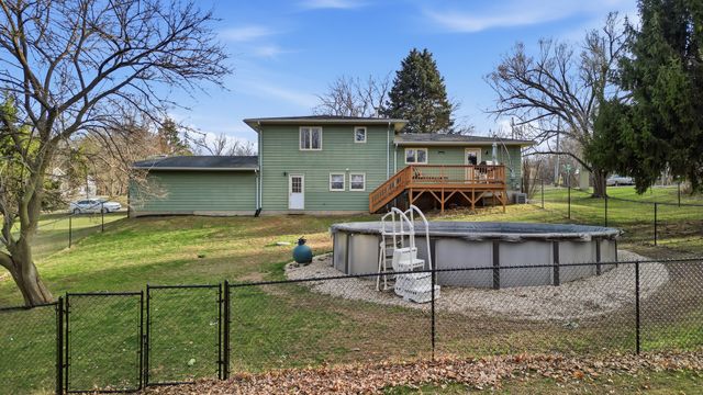 702 Highcrest Road, Dixon, IL 61021