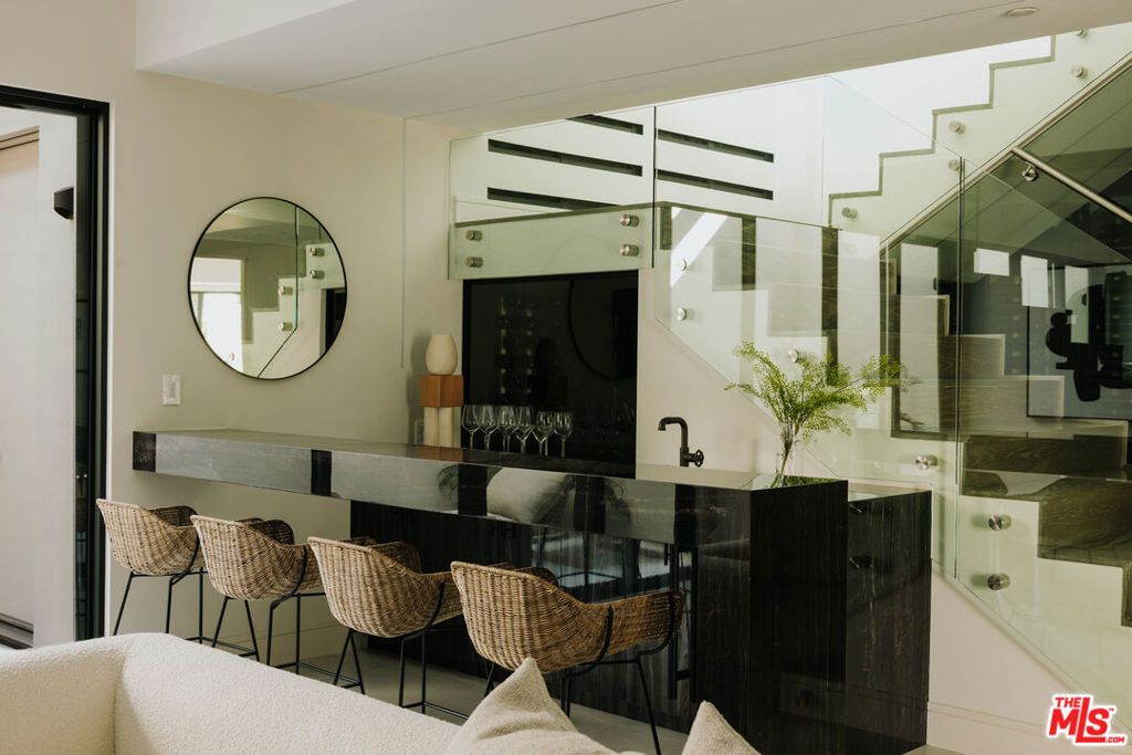 Image 36 of property listing at 2162 Westridge Road, Los Angeles, CA 90049