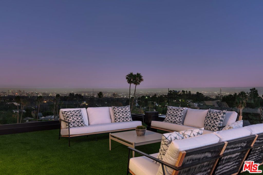 Image 42 of property listing at 2162 Westridge Road, Los Angeles, CA 90049