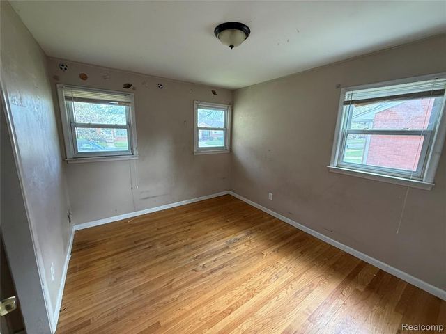 26745 Dover, Redford, MI 48239