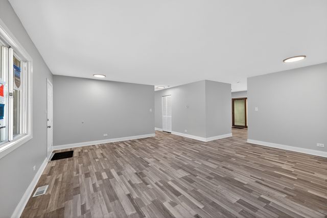 21 Willow Road, Matteson, IL 60443