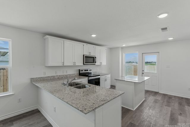 963 Bluegrass Pt, New Braunfels, TX 78130