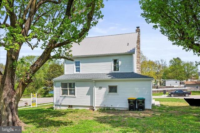 310 CLOVER LN, Hanover, PA 17331