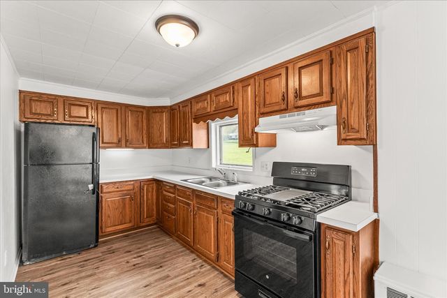 310 CLOVER LN, Hanover, PA 17331