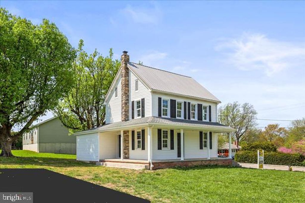 310 CLOVER LN, Hanover, PA 17331