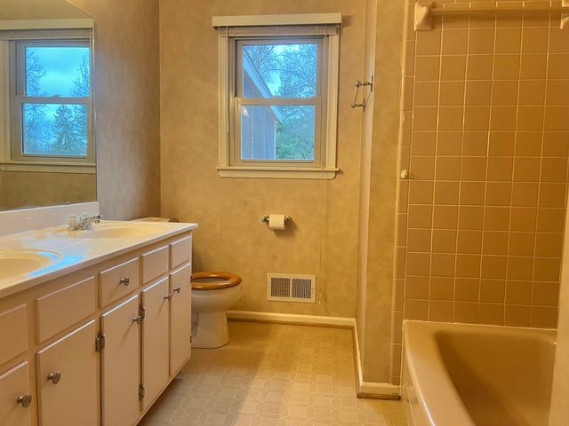 3339 Kingswood DR, Roanoke, VA 24018