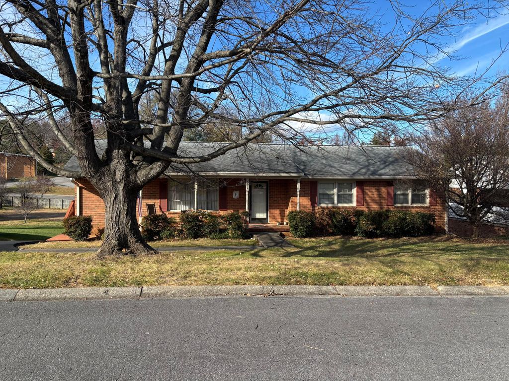 3339 Kingswood DR, Roanoke, VA 24018