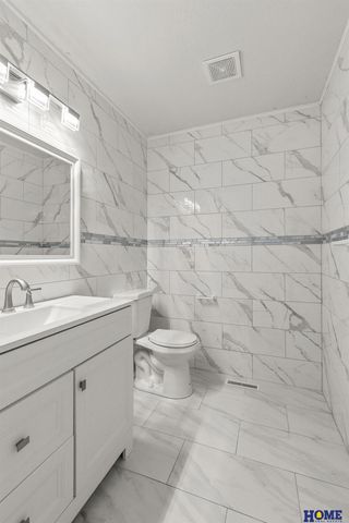 6550 Blackstone Road, Lincoln, NE 68526