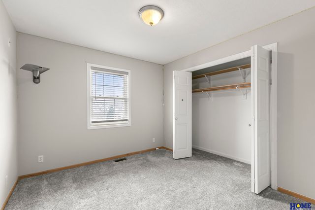 6550 Blackstone Road, Lincoln, NE 68526