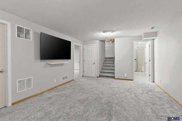 6550 Blackstone Road, Lincoln, NE 68526