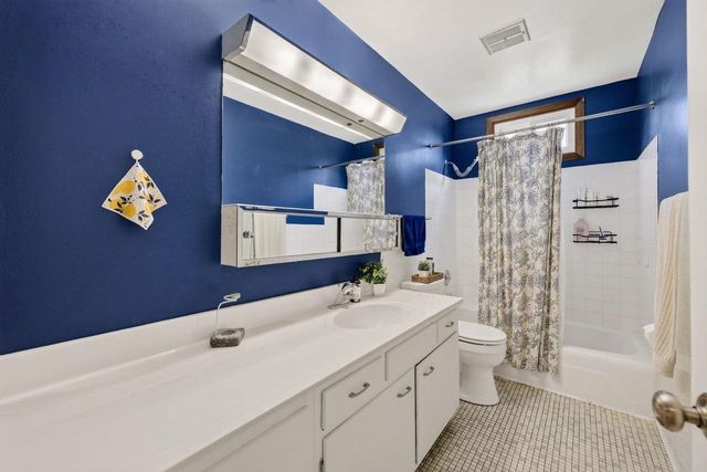 18 Ellie Circle, Madison, WI 53714