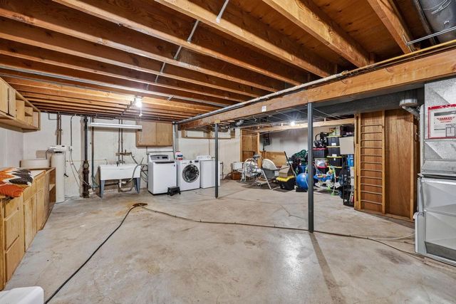 18 Ellie Circle, Madison, WI 53714