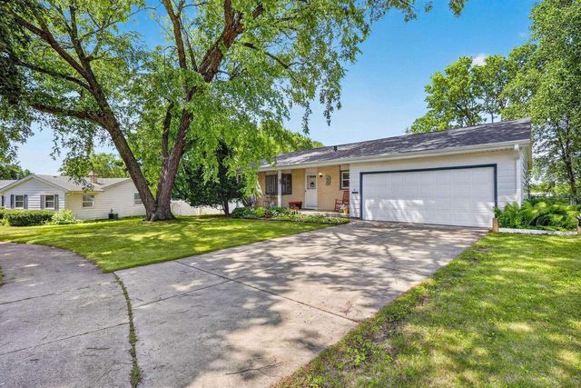 18 Ellie Circle, Madison, WI 53714