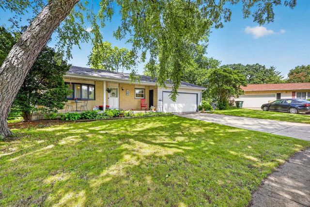 18 Ellie Circle, Madison, WI 53714