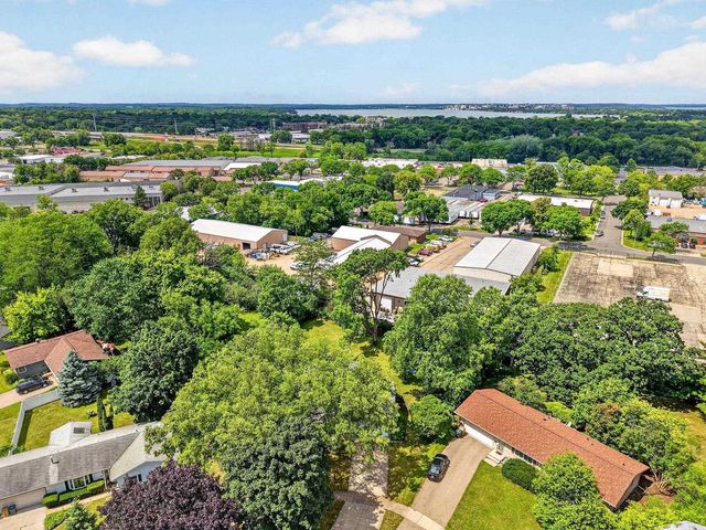18 Ellie Circle, Madison, WI 53714