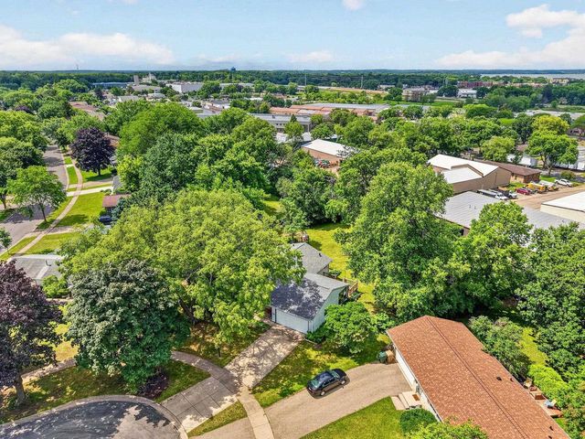 18 Ellie Circle, Madison, WI 53714