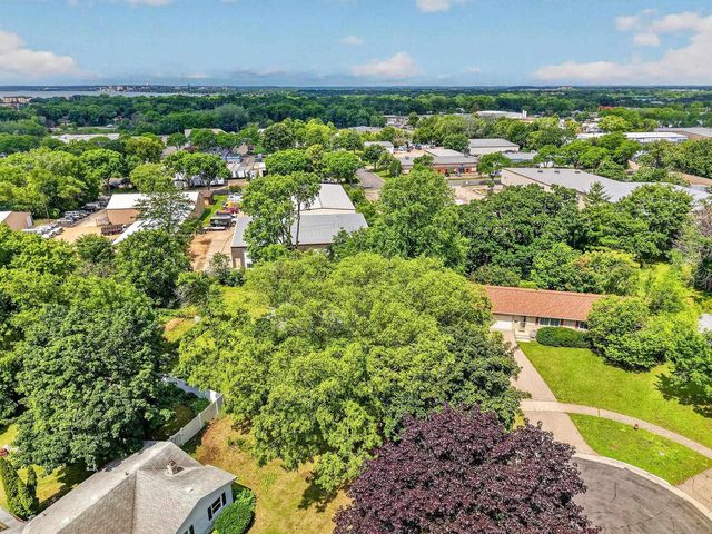 18 Ellie Circle, Madison, WI 53714