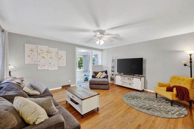18 Ellie Circle, Madison, WI 53714