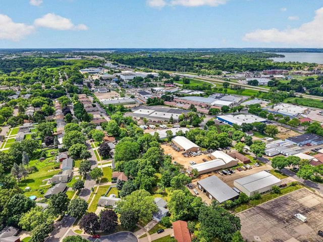 18 Ellie Circle, Madison, WI 53714