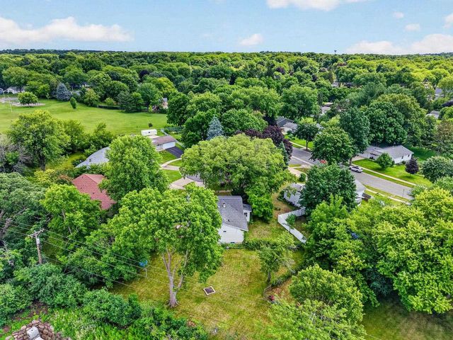 18 Ellie Circle, Madison, WI 53714