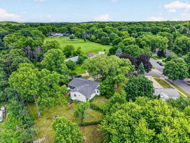18 Ellie Circle, Madison, WI 53714
