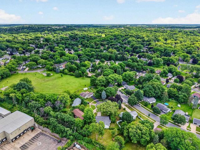 18 Ellie Circle, Madison, WI 53714
