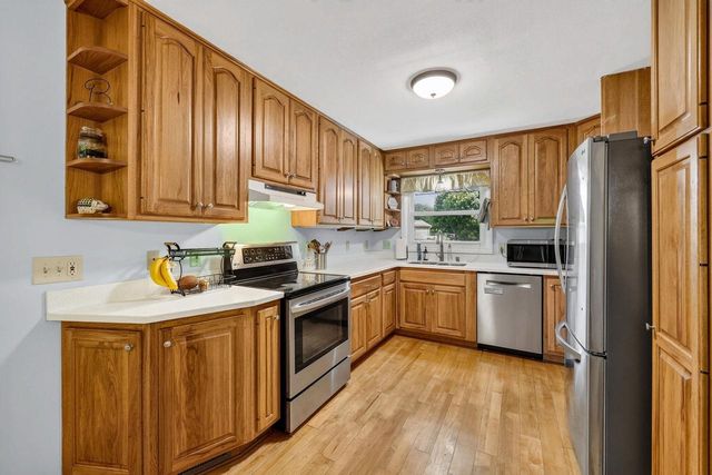 18 Ellie Circle, Madison, WI 53714