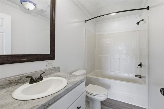 2038 N Beglis Parkway, Sulphur, LA 70663