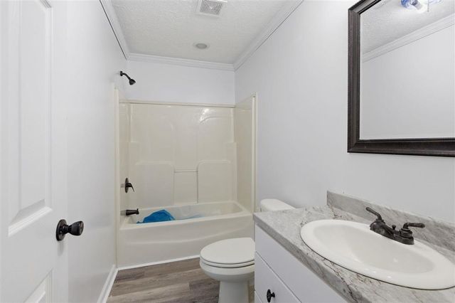 2038 N Beglis Parkway, Sulphur, LA 70663