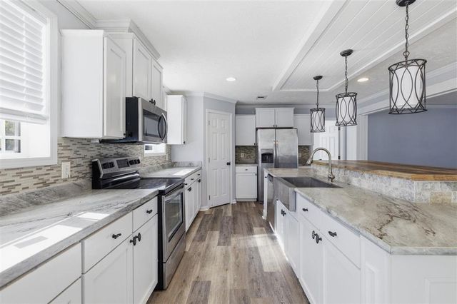 2038 N Beglis Parkway, Sulphur, LA 70663