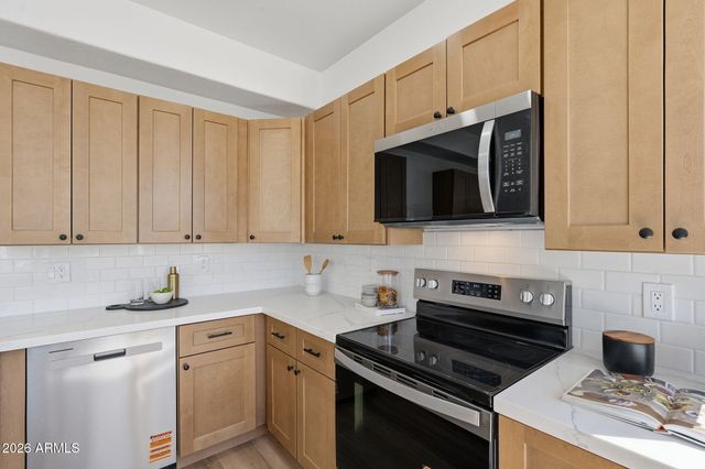 2109 E SALTSAGE Drive, Phoenix, AZ 85048