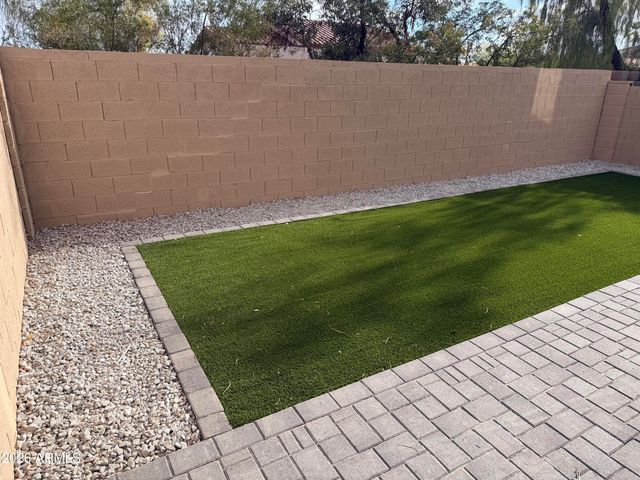 2109 E SALTSAGE Drive, Phoenix, AZ 85048