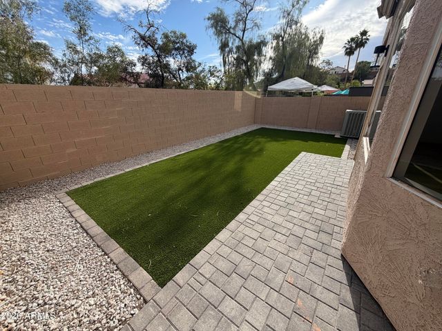 2109 E SALTSAGE Drive, Phoenix, AZ 85048