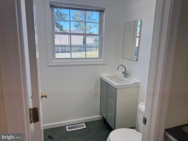 14 OAK CT, Annapolis, MD 21401