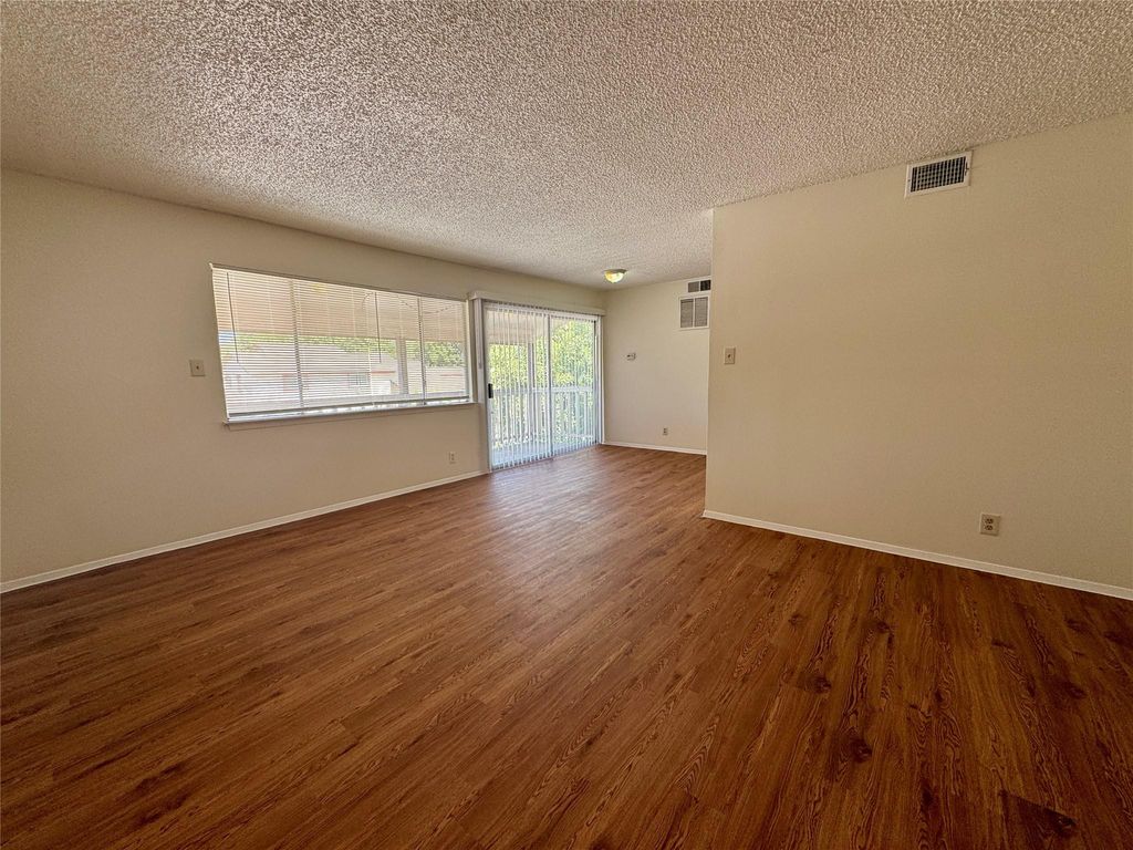 8905 Parkfield DR 201, Austin, TX 78758
