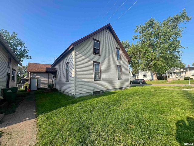 103 S 6TH Street, Clinton, IA 52732