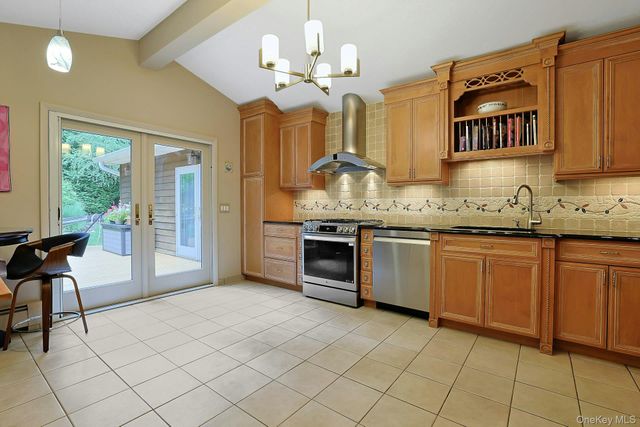 185 N Lincoln Street, Pearl River, NY 10965