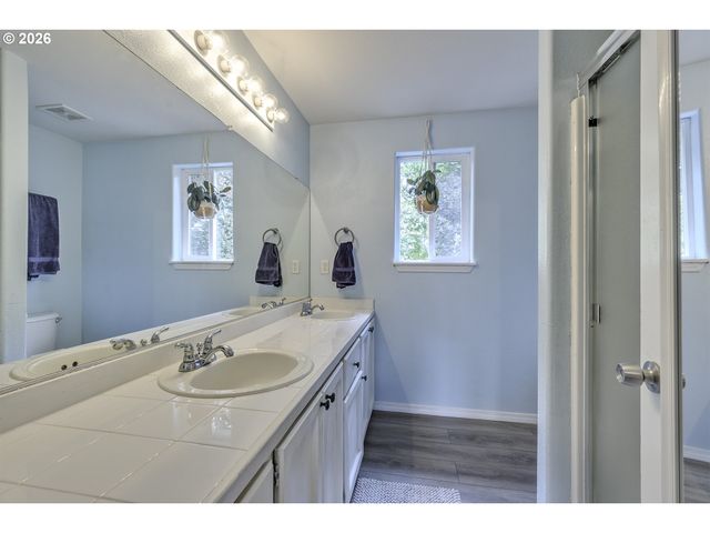 19027 Sw CHRISTOPHER Dr, Beaverton, OR 97003
