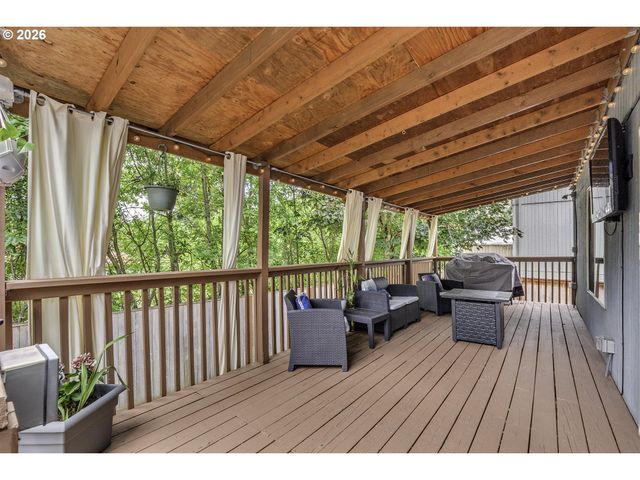 19027 Sw CHRISTOPHER Dr, Beaverton, OR 97003