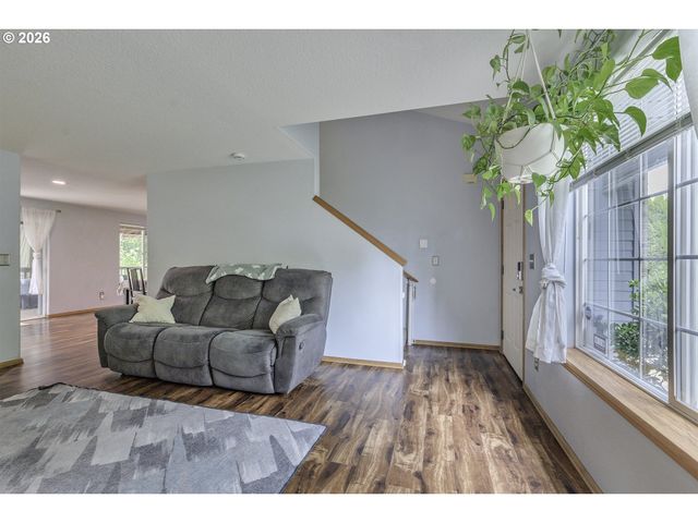19027 Sw CHRISTOPHER Dr, Beaverton, OR 97003